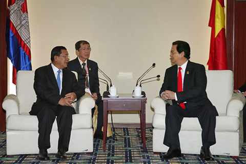 ນາຍົກລັດຖະມົນຕີ ຫງວຽນເຕີນຢຸງ ເລີ່ມຕົ້ນການຢ້ຽມຢາມ ແລະ ເຮັດວຽກຢູ່ກຳປູເຈຍ